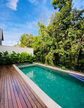 Casa moderna praia da Riviera para 13 pessoas 4 suítes climatizada